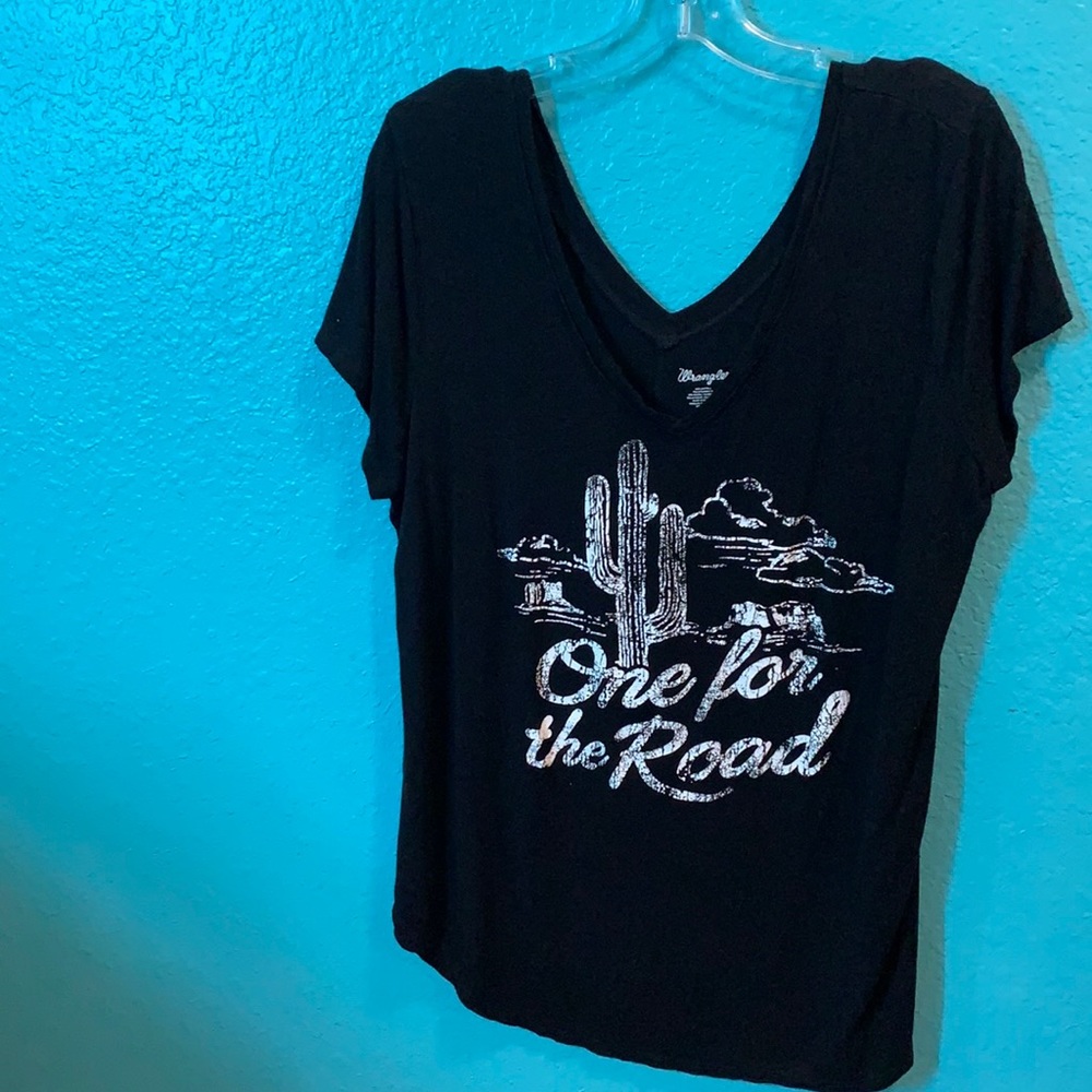 Black wrangler short sleeve top
